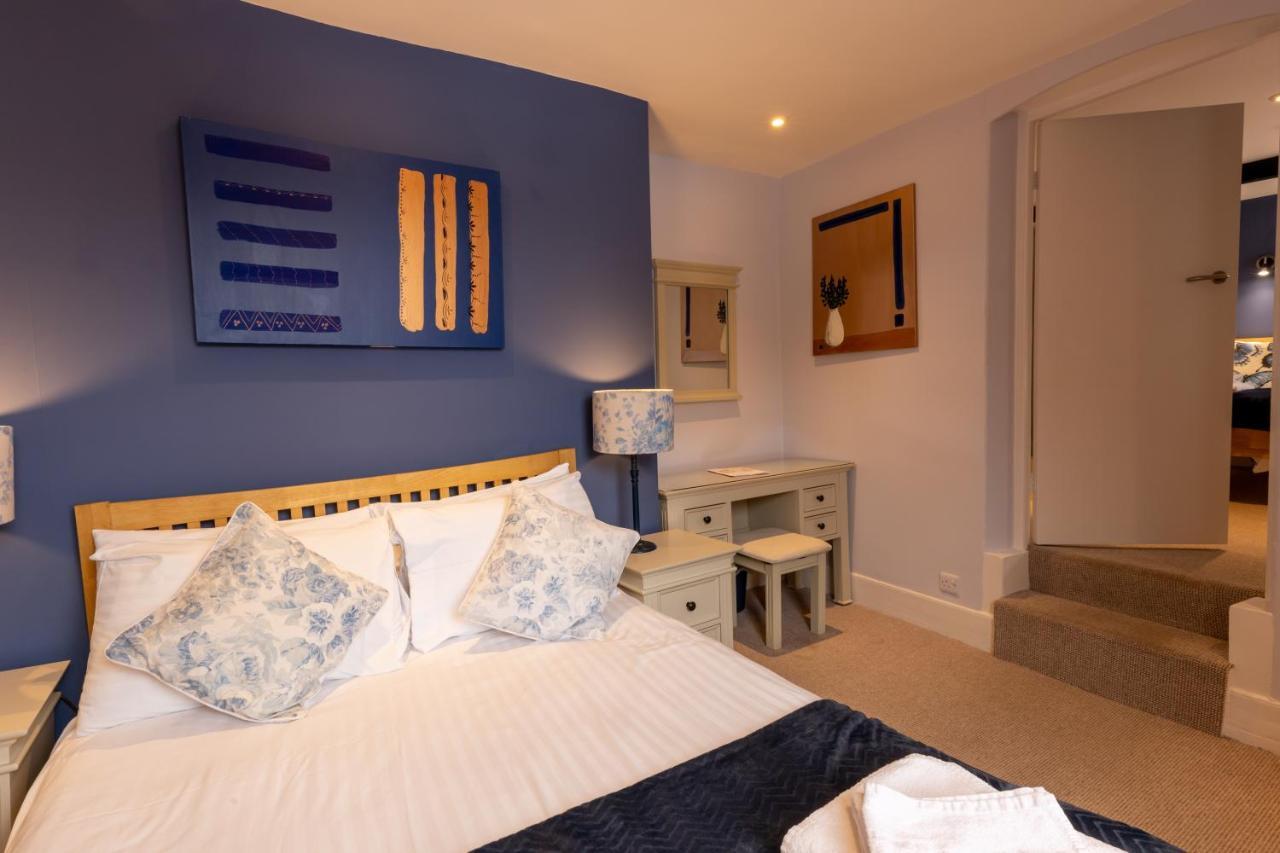 The Old Vicarage Hotel & Restaurant Bridgwater Exteriör bild A bedroom at the hotel