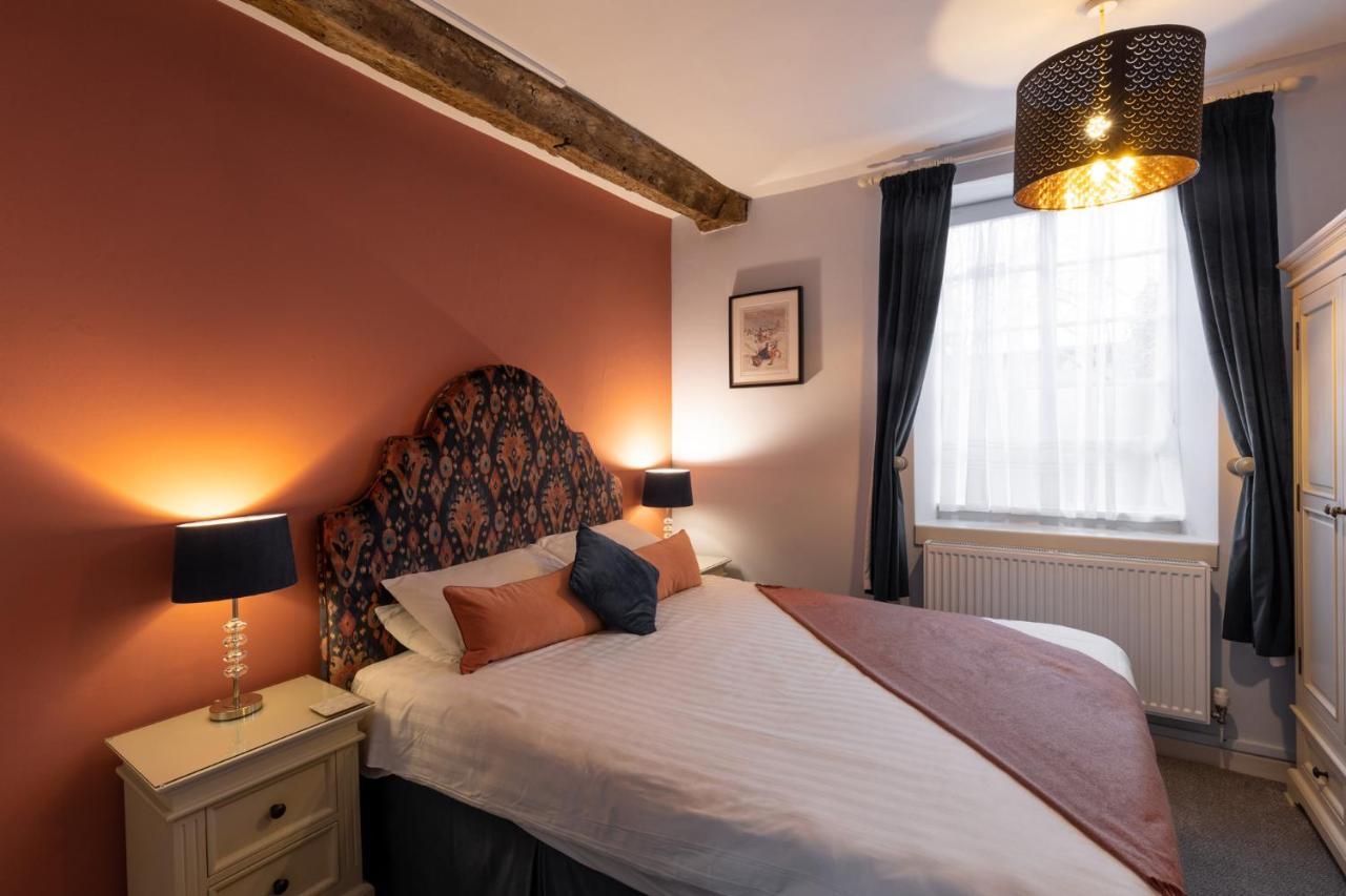 The Old Vicarage Hotel & Restaurant Bridgwater Exteriör bild A bedroom at the hotel