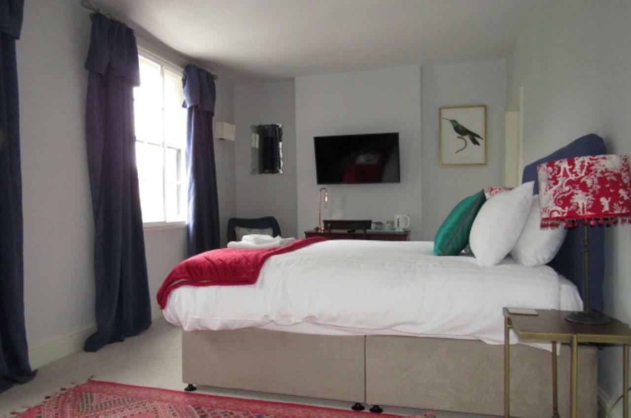 The Old Vicarage Hotel & Restaurant Bridgwater Exteriör bild A bedroom at The Swan