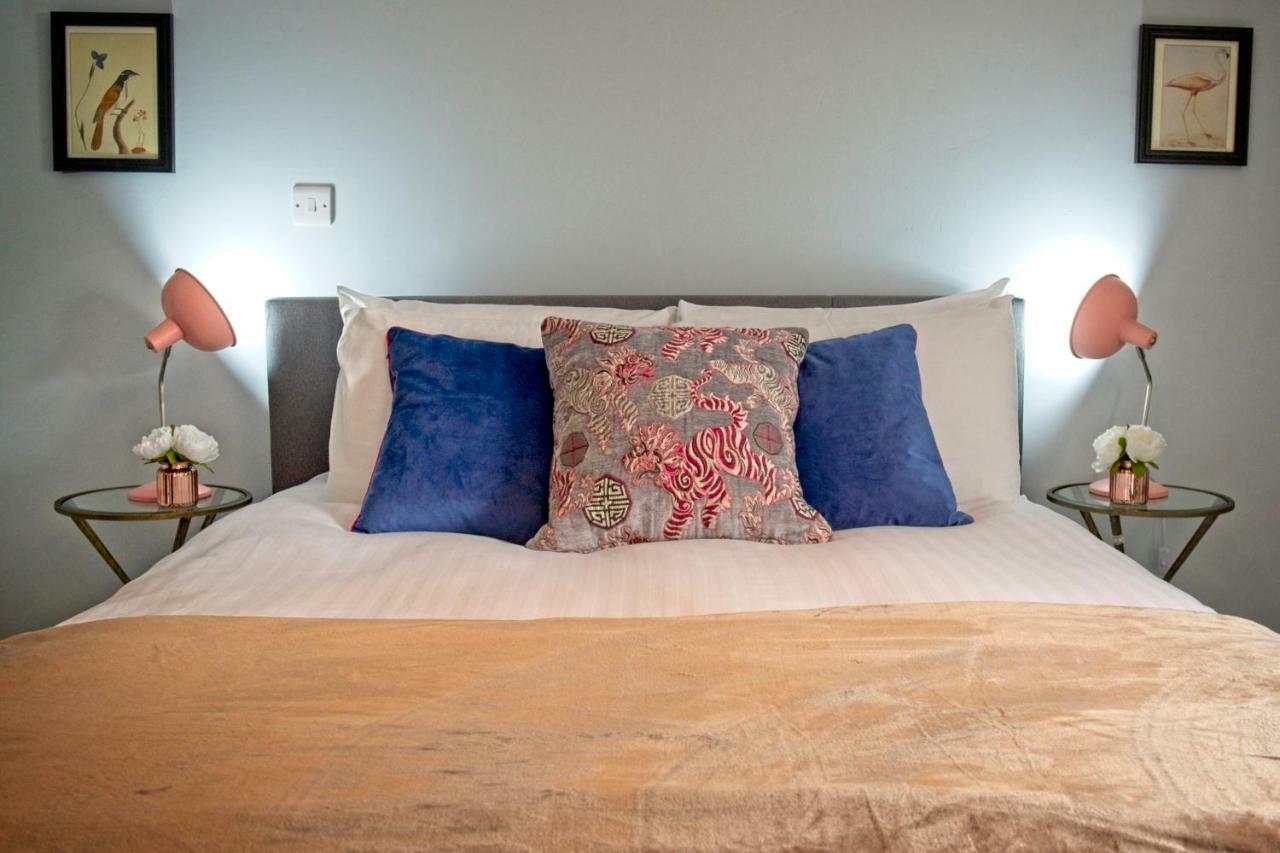 The Old Vicarage Hotel & Restaurant Bridgwater Exteriör bild A bedroom at The Old Vicarage